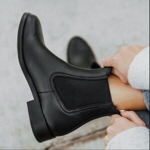NWT Black Chelsea Boots